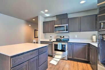 Charming Home W/ Mtn & Columbia River Views!