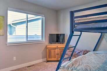Charming Home W/ Mtn & Columbia River Views!
