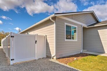 Charming Home W/ Mtn & Columbia River Views!