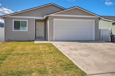 Charming Home W/ Mtn & Columbia River Views!