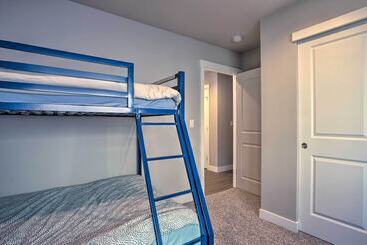Charming Home W/ Mtn & Columbia River Views!