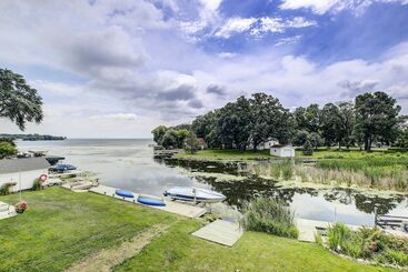 Charming Lake Winnebago Retreat: Dock & View!