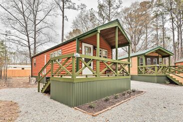 Charming New Bern Log Cabin   Pets Welcome!