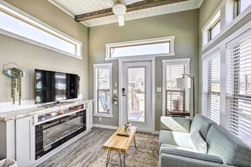 Tiny Home W/ Pool Access, 8 Mi To Downtown Austin!