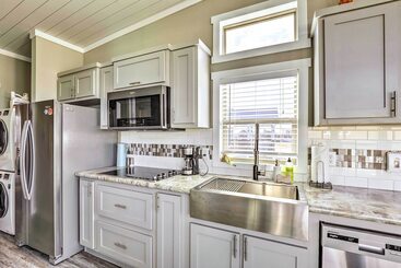 Tiny Home W/ Pool Access, 8 Mi To Downtown Austin!