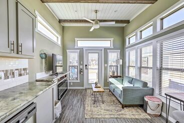 Tiny Home W/ Pool Access, 8 Mi To Downtown Austin!