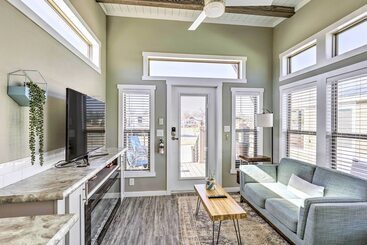 Tiny Home W/ Pool Access, 8 Mi To Downtown Austin!