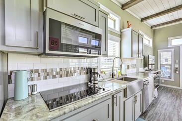 Tiny Home W/ Pool Access, 8 Mi To Downtown Austin!