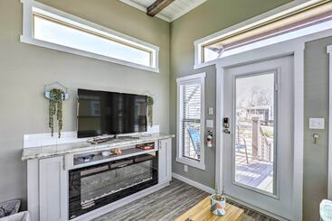 Tiny Home W/ Pool Access, 8 Mi To Downtown Austin!