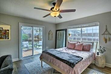 Colorful Fort Worth Home ~ 5 Mi To Downtown