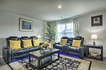 9 Mi To Duke University: Spacious Home W/ Yard!