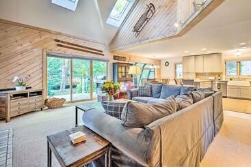 Cozy Getaway: Private Hot Tub, Near Skiing!