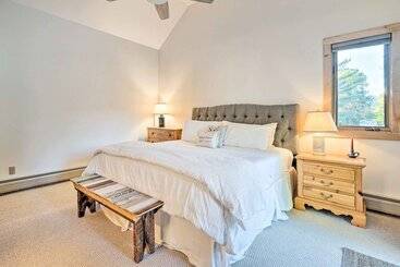 Cozy Getaway: Private Hot Tub, Near Skiing!