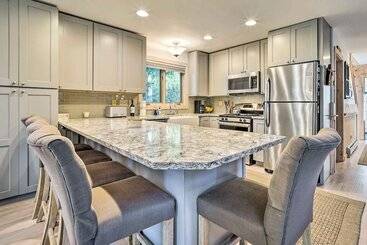 Cozy Getaway: Private Hot Tub, Near Skiing!