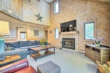 Cozy Getaway: Private Hot Tub, Near Skiing!
