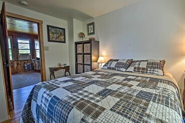 קוטג'' Cozy Lakefront Cabin W/ Indoor Gas Fireplace!