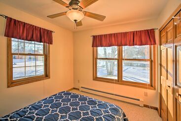 Cozy Riverfront Home W/ Fire Pit In Houghton Lake!