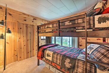 Cozy & Rustic Cottage With Houghton Lake Access!