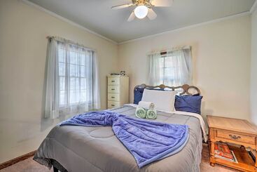 بيت ريفى Dog Friendly Waretown Home W/ Furnished Deck!