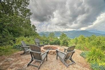 بيت ريفى Family Retreat Cabin W/ Summit, Lake Views, Deck!