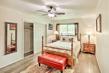 Fort Worth Retreat W/ Fenced Yard & Fire Pit!