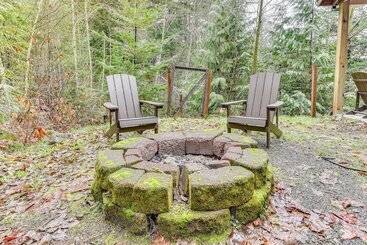 Grizzly Tower  Packwood Cabin W/ Hot Tub!