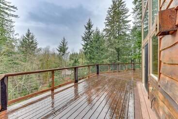 Grizzly Tower  Packwood Cabin W/ Hot Tub!