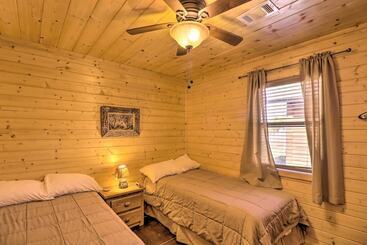 茅舍 Heber Springs Cabin W/ Deck + River Views!