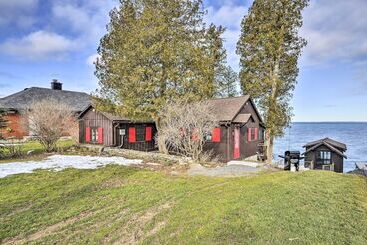 Henderson Harbor Cottage W/ Lake Access!