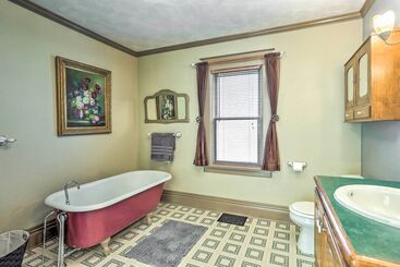 Walk To Dtwn: Historic Gem W/ Deck In Rapid City