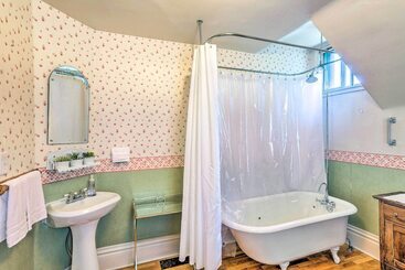 Walk To Dtwn: Historic Gem W/ Deck In Rapid City