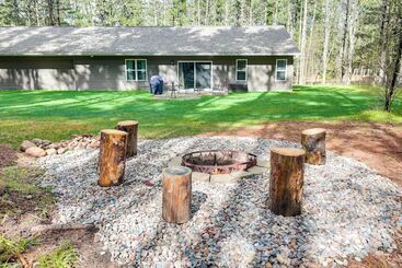 Wisconsin Cabin Hideaway: 3 Mi To Lakes