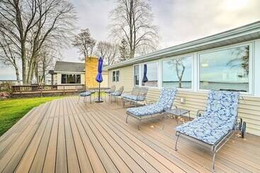 Houghton Lake Cottage W/ New Private Deck!