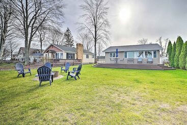 Houghton Lake Cottage W/ New Private Deck!