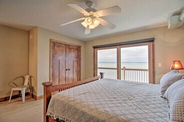 کلبه Pelican Lake Retreat W/ Fire Pit, Dock & Grill!