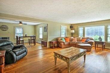 Walking Distance To Beach: Maine Home W/ Deck!