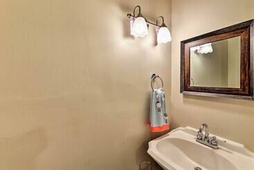 New Bern Home W/yard, Grill+walkable Location