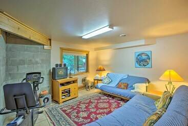 Packwood Cabin Retreat W/ Private Hot Tub!