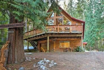 Packwood Cabin Retreat W/ Private Hot Tub!