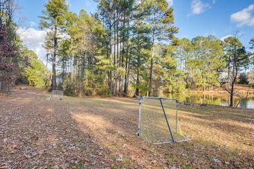 Peaceful Durham Retreat On Pond With Huge Deck!