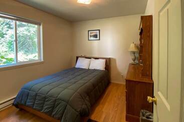 コテージ Private 2 Acre Retreat W/ Mtn Views, Walk To River