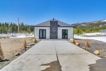 Romantic Mountain Retreat W/ Scenic Views!