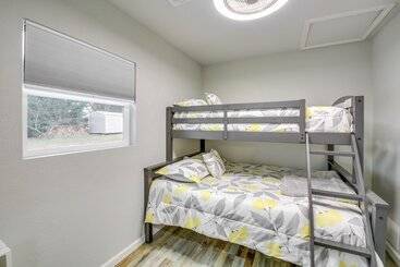 بيت ريفى Royal Cabin W/ Fire Pit & Wraparound Deck!