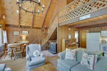 بيت ريفى Rustic, Cozy Cabin W/ Easy Ski And Beach Access!