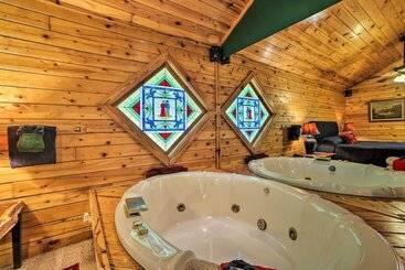 Secluded Studio W/ Deck, ~8 Miles To Beaver Lake!