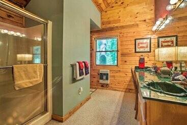 Secluded Studio W/ Deck, ~8 Miles To Beaver Lake!