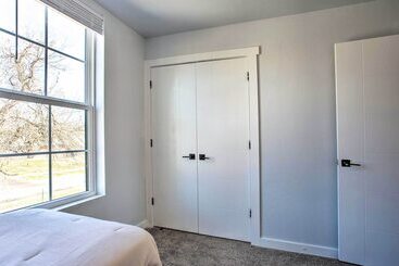 Stylish Okc Farmhouse W/ Garden Close To Ou
