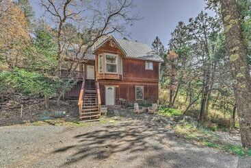 Tall Pines Treehouse  W/ Deck & Hot Tub!