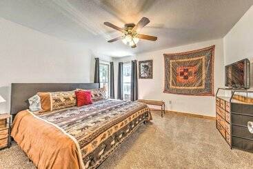 Tall Pines Treehouse  W/ Deck & Hot Tub!