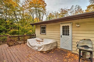 コテージ 12 Mi To Camelback Ski Resort: Home W/ Decks!